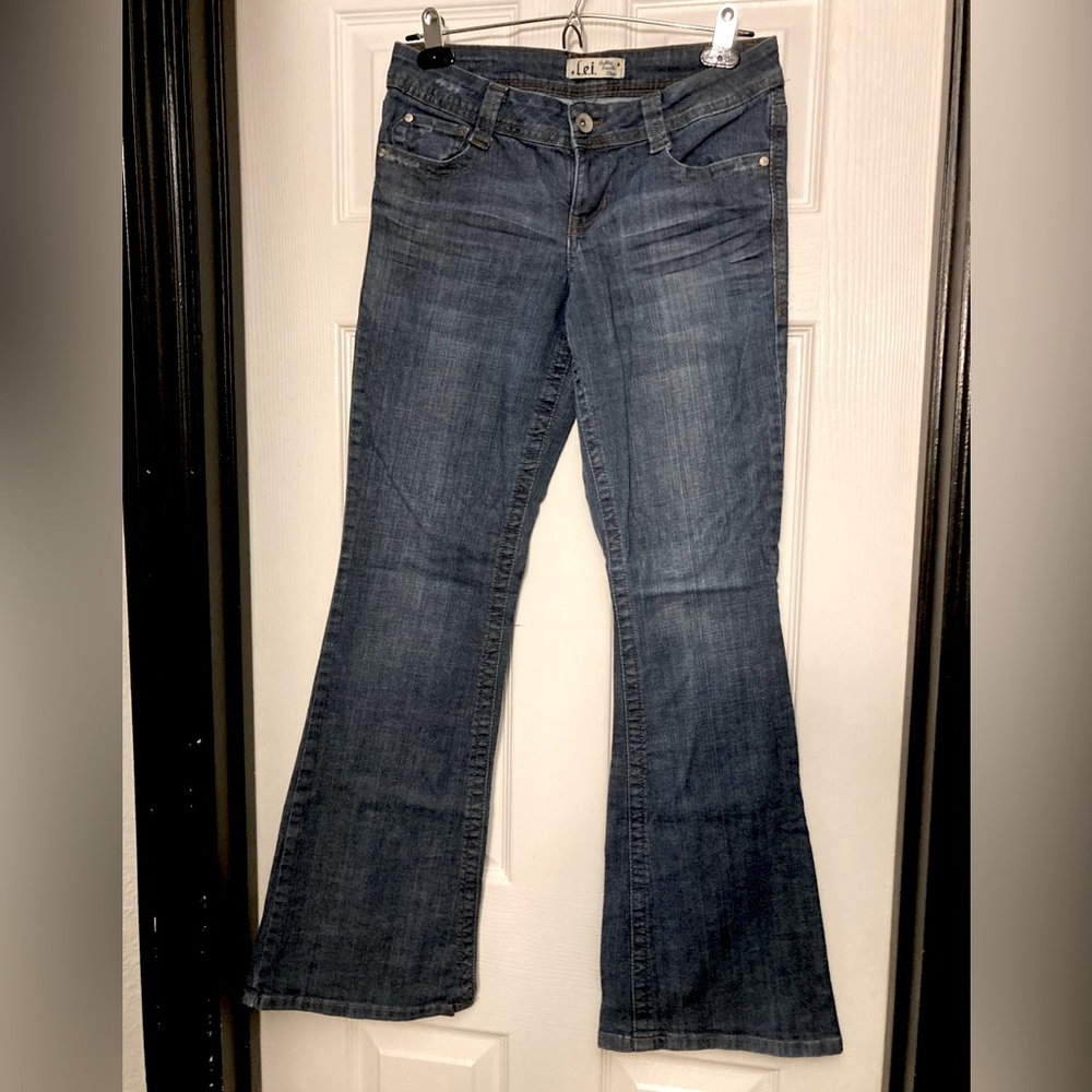 035 L.E.I “Ashley Trouble Flare” Junior Size 9 Y2K Style